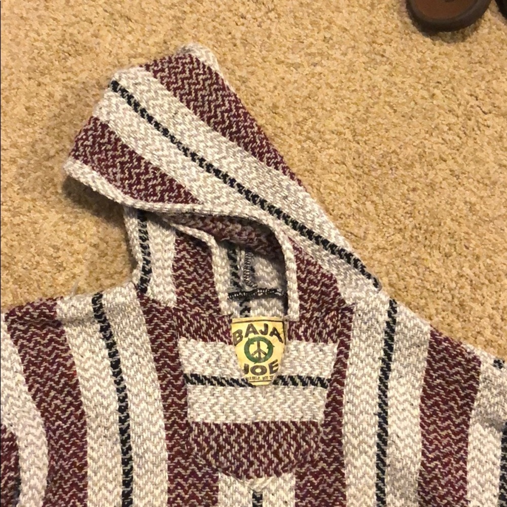 Shrug Rug pull-over, size Medium - Picture 3 of 3
